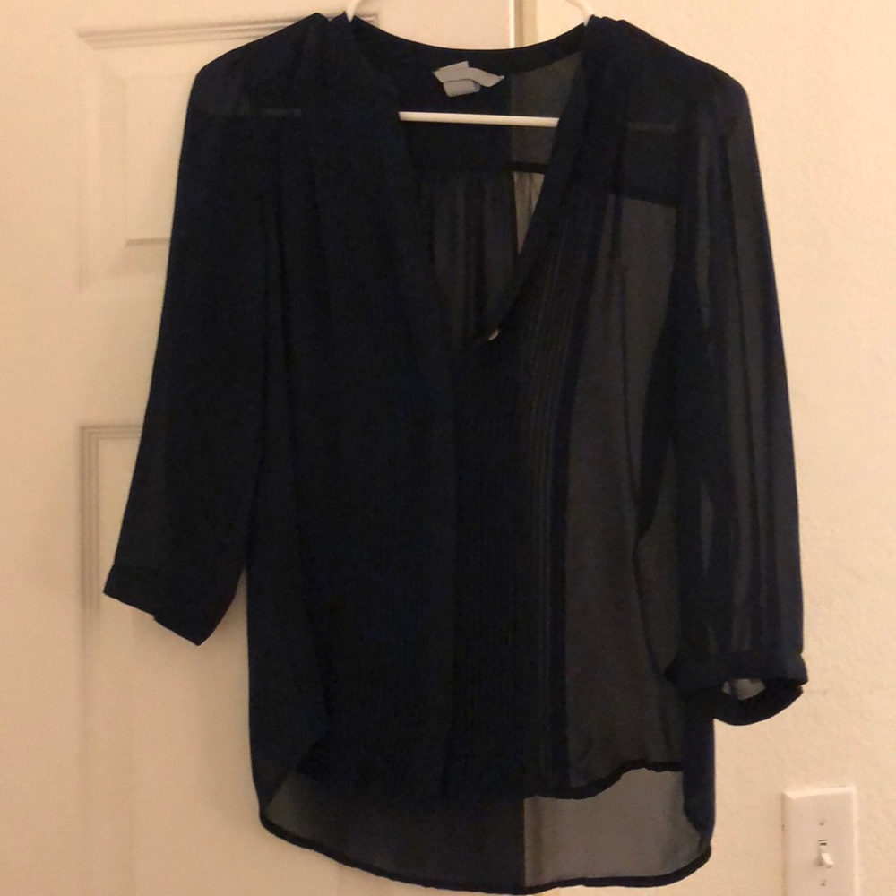 H&M Navy One Button Blouse! 💙🖤